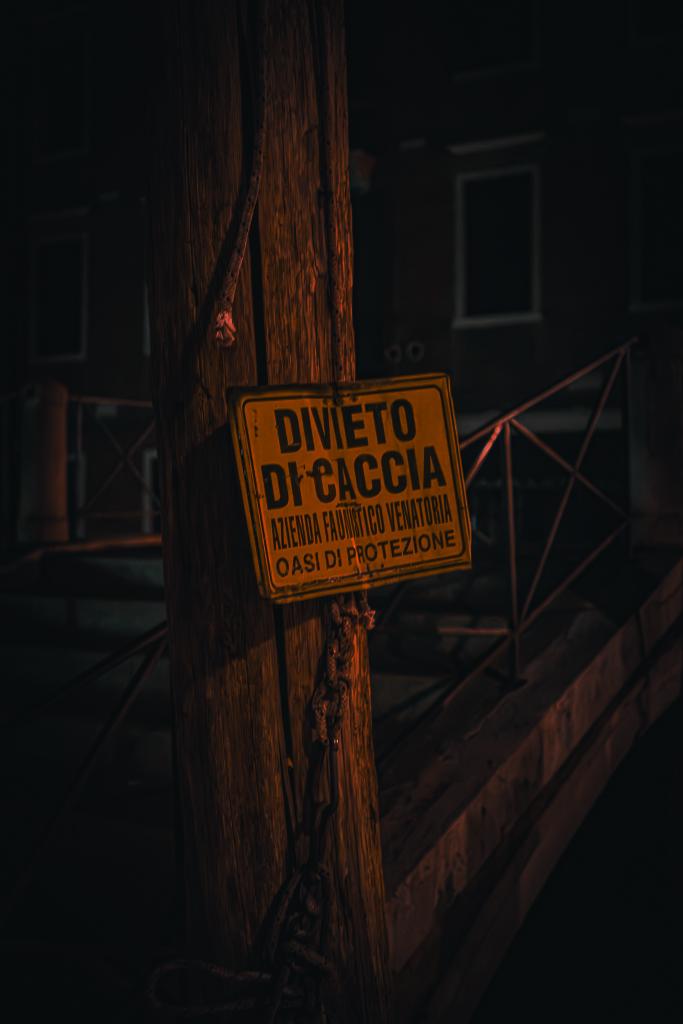 In Venice there is a vegetable shop on a boat. One of the 'briccole' which keep the boat in place has this sign.